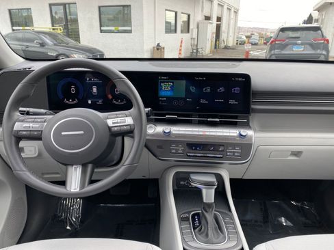 Used 2025 Hyundai Kona SEL image 33