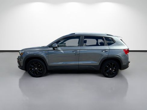 Used 2023 Volkswagen Taos SE w/ Panoramic Sunroof Package FWD image 6