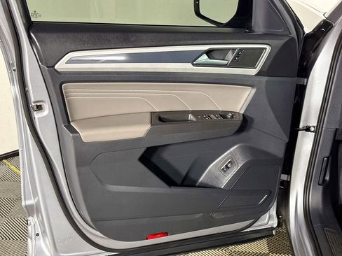 Certified 2023 Volkswagen Atlas Cross Sport SEL R-Line AWD/4WD image 10