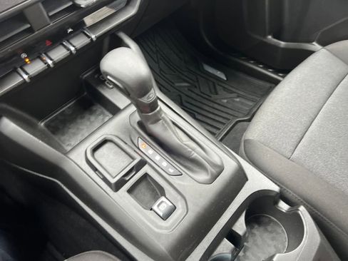 Used 2024 Chevrolet Colorado W/T image 18