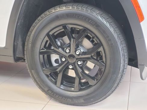 New 2026 Jeep Grand Cherokee Altitude image 6