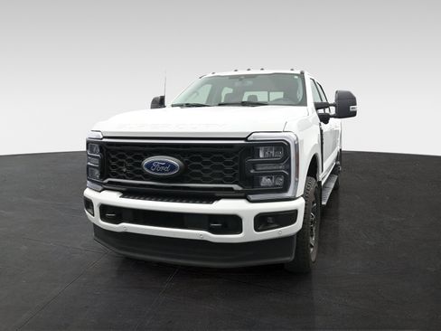 Used 2024 Ford F250 Lariat w/ Lariat Ultimate Package AWD/4WD image 3