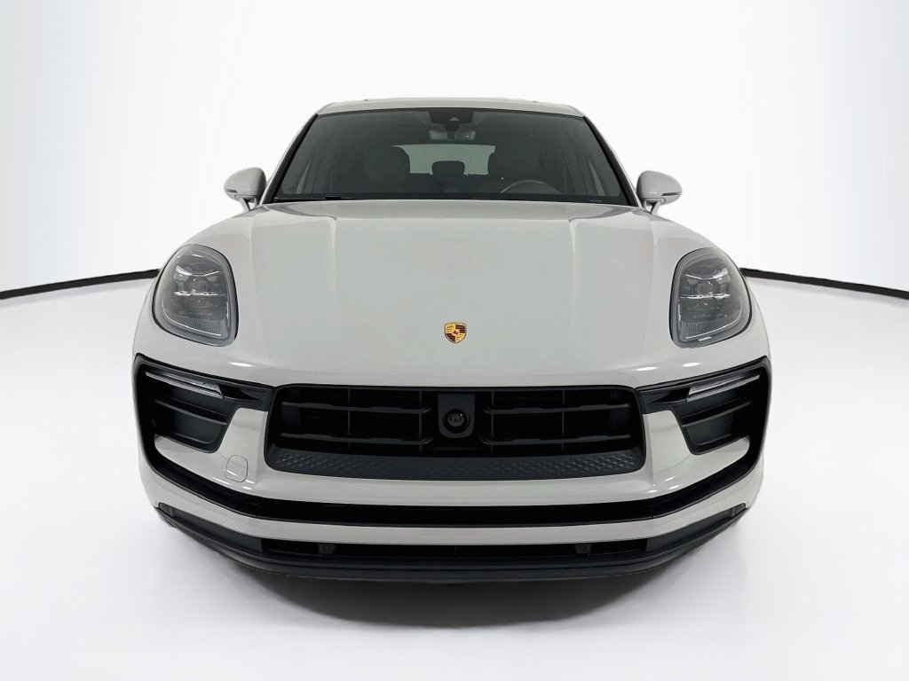 Certified 2023 Porsche Macan Turbo AWD/4WD image 6