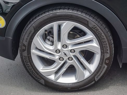 Used 2022 Chevrolet Bolt LT FWD image 8