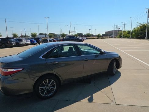 Used 2016 Toyota Camry SE FWD image 3