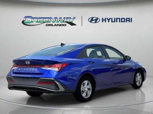 Certified 2025 Hyundai Elantra SE FWD image 17