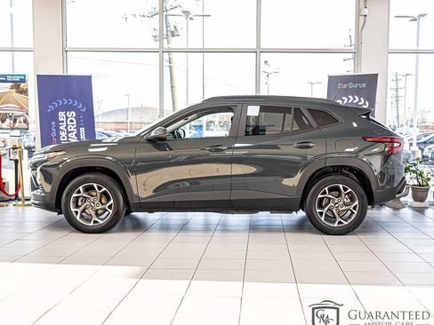 Used 2025 Chevrolet Trax LT w/ Driver Confidence Package FWD image 6