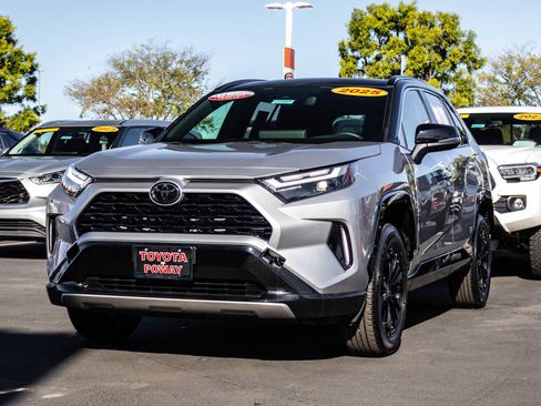 Used 2025 Toyota RAV4 XSE image 3