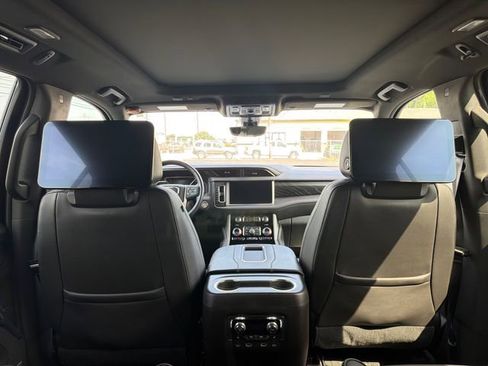 Used 2021 GMC Yukon Denali w/ Denali Premium Package AWD/4WD image 22