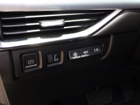 Used 2022 Cadillac XT4 Premium Luxury w/ Technology Package FWD image 29