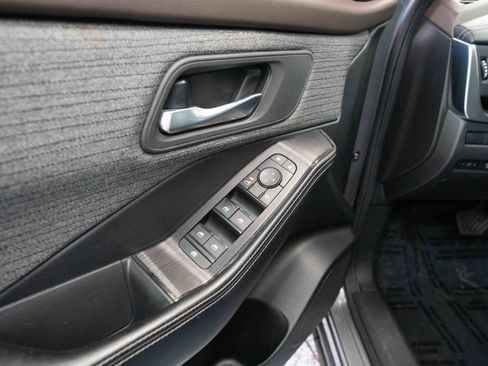 Used 2023 Nissan Rogue SV image 7