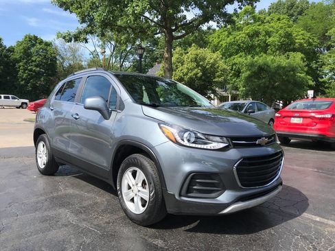 Used 2019 Chevrolet Trax LT w/ LT Convenience Package AWD/4WD image 2