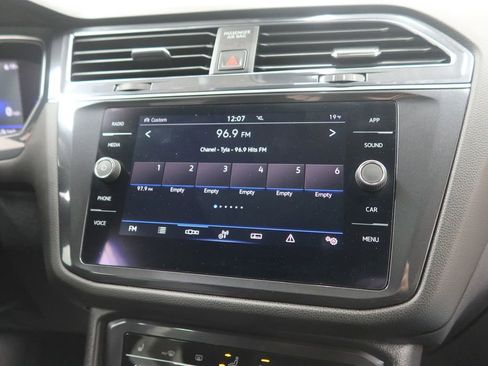Used 2022 Volkswagen Tiguan SE AWD/4WD image 15