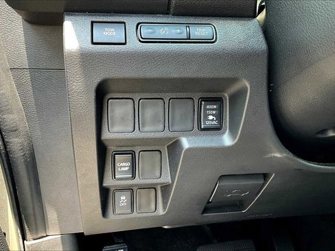 Used 2024 Nissan Frontier SL image 34