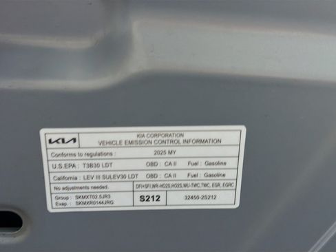 Used 2025 Kia Sorento S w/ Panoramic Sunroof Package FWD image 17