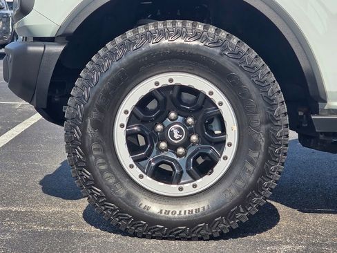 Used 2023 Ford Bronco Badlands w/ Sasquatch Package AWD/4WD image 9