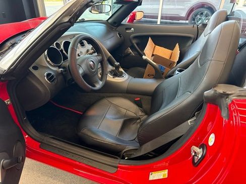 Used 2007 Pontiac Solstice Convertible RWD image 10
