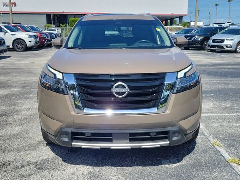 Certified 2024 Nissan Pathfinder Platinum FWD image 2