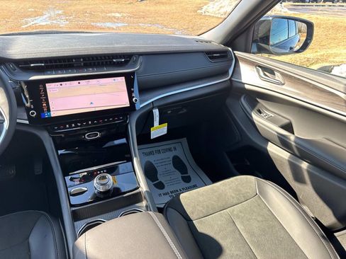 New 2026 Jeep Grand Cherokee Altitude AWD/4WD image 19