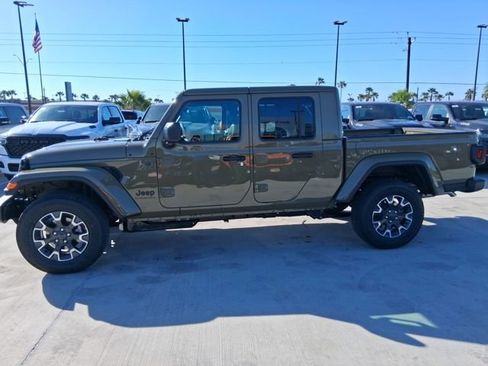 New 2026 Jeep Gladiator Sport image 4