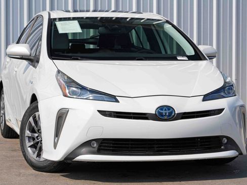 Used 2022 Toyota Prius XLE w/ Premium Convenience Package image 2