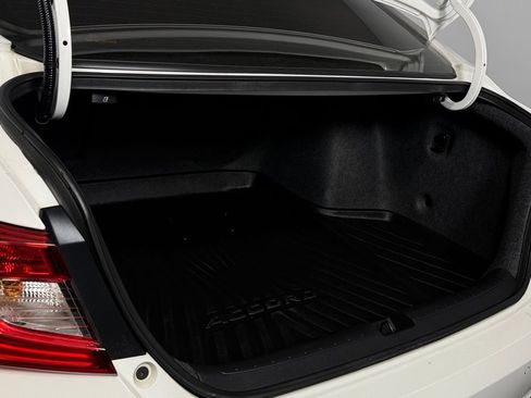 Used 2018 Honda Accord Touring image 33