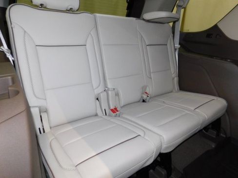 Used 2024 GMC Yukon Denali w/ Advanced Technology Package image 18