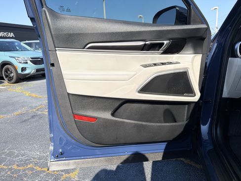 Used 2023 Kia Telluride S w/ S Sunroof Package FWD image 12
