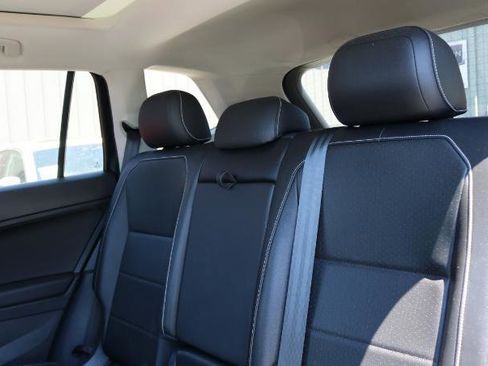 Used 2021 Volkswagen Tiguan SE w/ Panoramic Sunroof Package AWD/4WD image 15
