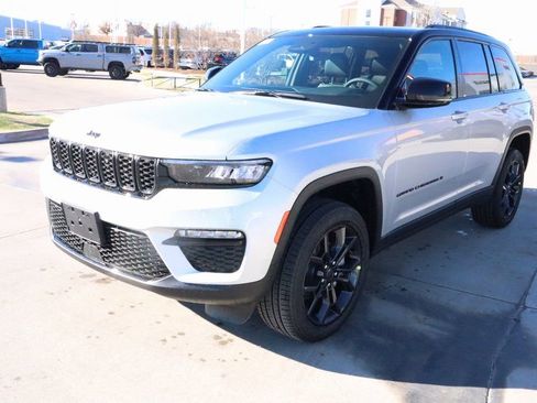 New 2025 Jeep Grand Cherokee Limited image 11