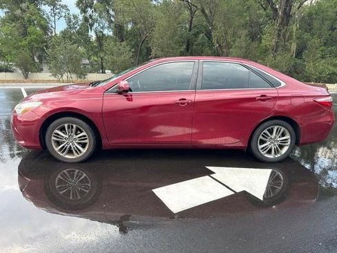 Used 2017 Toyota Camry SE FWD image 2