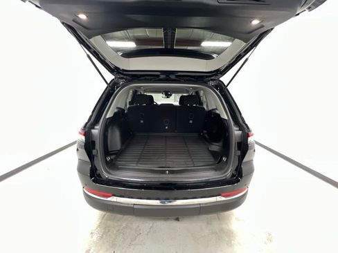 Used 2023 Jeep Grand Cherokee Laredo image 24