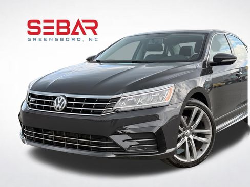 Used 2017 Volkswagen Passat 1.8T R-Line w/ R-Line Lighting Package FWD image 2