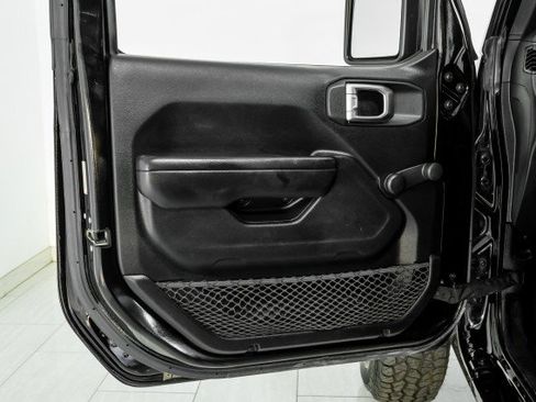 Used 2018 Jeep Wrangler Unlimited Sport image 39