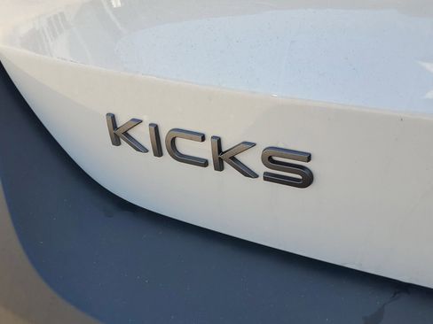 New 2026 Nissan Kicks SR FWD image 9