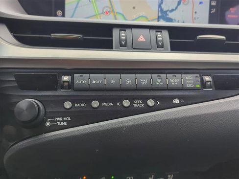 Used 2019 Lexus ES 300h w/ Accessory Package 2 FWD image 21
