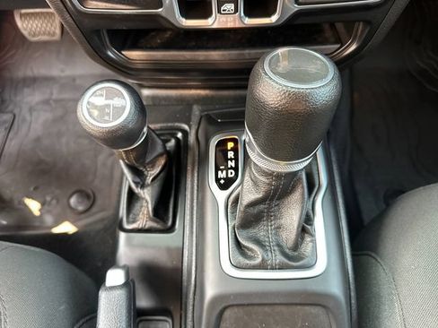 Used 2023 Jeep Wrangler Unlimited w/ Cold Weather Group AWD/4WD image 32