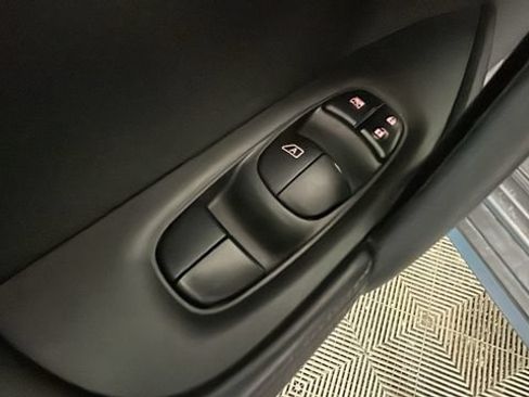 Used 2020 Nissan Rogue S FWD image 10
