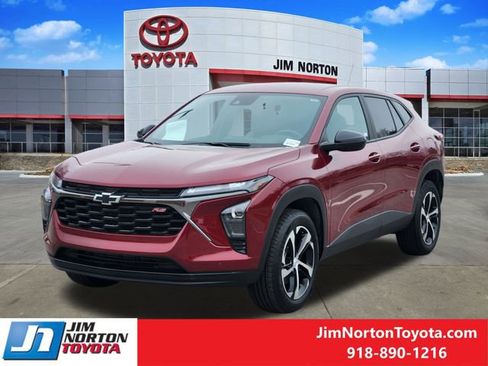 Used 2025 Chevrolet Trax RS image 3