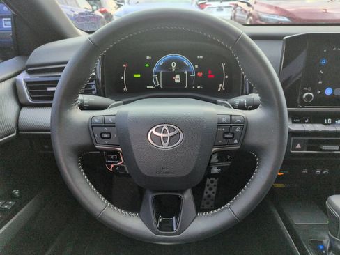 Used 2025 Toyota Camry SE FWD image 14