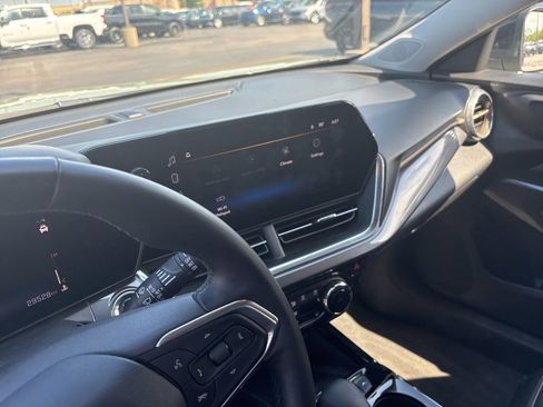 Used 2024 Chevrolet Trax ACTIV w/ Sunroof Package FWD image 13