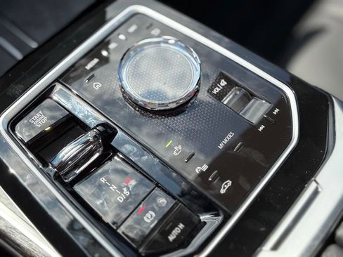 Used 2025 BMW 760i xDrive image 11