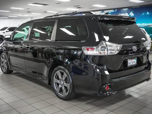 Used 2020 Toyota Sienna SE Premium FWD image 8