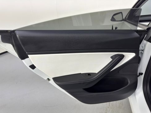 Used 2021 Tesla Model 3 Standard Range Plus image 41
