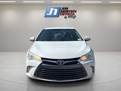 Used 2016 Toyota Camry LE FWD image 2
