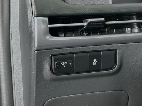 Certified 2025 Hyundai Tucson SE image 9