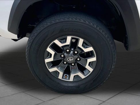 Used 2021 Toyota Tacoma TRD Off-Road AWD/4WD image 11