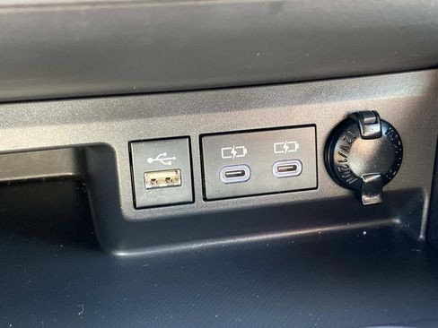 Used 2023 Toyota Highlander L FWD image 29