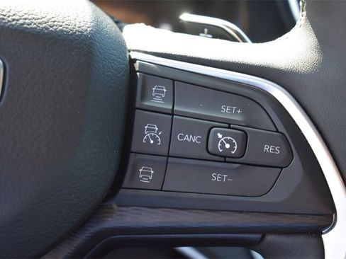 Used 2024 Jeep Grand Cherokee Altitude image 28