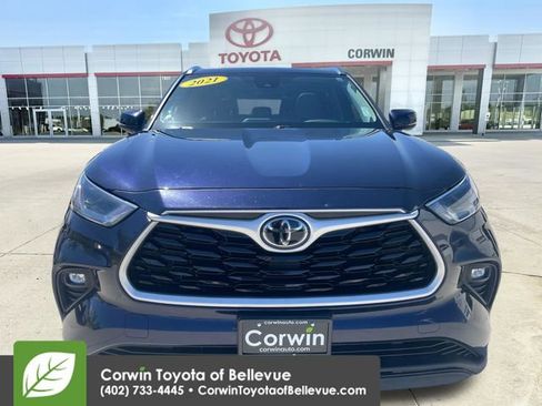Certified 2021 Toyota Highlander XLE AWD/4WD image 8